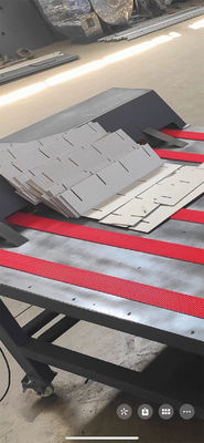Máquina de fabricación de cajas de cartón con montaje automático de particiones de cartón corrugado