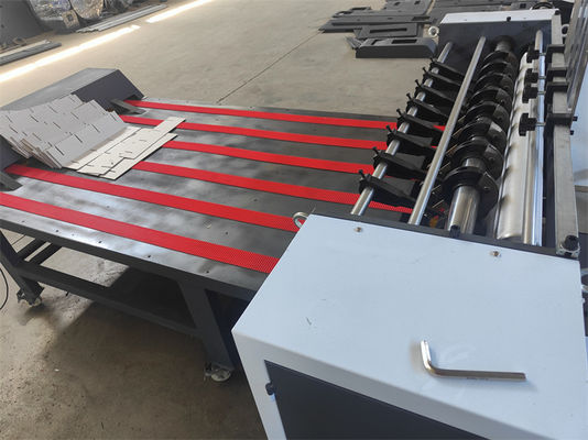 300X800mm Procesamiento de cartón Alimentación de succión automática Cortador de partición corrugado