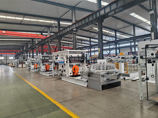 Fabricación de plantas de corte a presión para cartón corrugado Máxima altura del montón 1550 mm