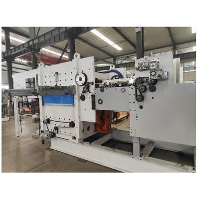 Máquina de corte por matrices para la producción de cajas de cartón ondulado en la línea de embalaje de bebidas