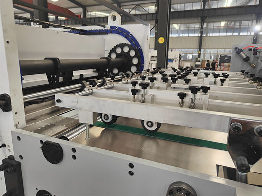 Máquina automática de corte a presión plana para corte a presión a presión máxima ondulada tamaño 1490 * 1090mm fácil