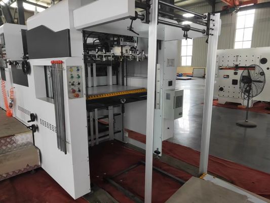 Máquina automática de recorte a presión de tablero corrugado de cama plana con alta precisión