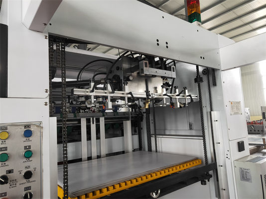 Máquina automática de recorte a presión de tablero corrugado de cama plana con alta precisión