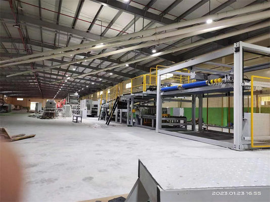 Máquina de fabricación de cartón corrugado de 3/5/7 capas fácil de operar para soluciones de embalaje de alimentos