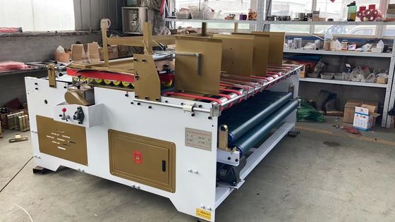 Máquina de pegamento de carpetas semiautomática para cajas de cartón Mejora la eficiencia de tu producción