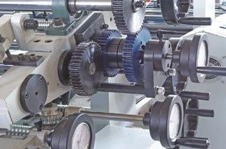 Máquina de cartón corrugado laminador de alta precisión ± 1 mm para el rendimiento minorista