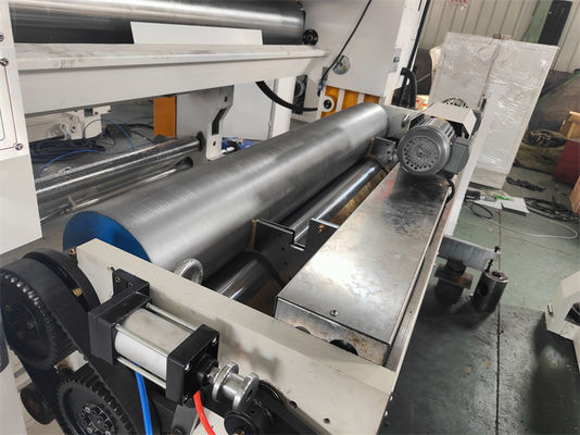 Máquina de fabricación de cajas de cartón onduladas de una sola cara de 1700 KG con diseño fácil de usar