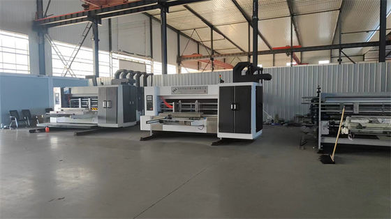 Máquina automática de impresión y corte para la impresión de cajas de cartón corrugado
