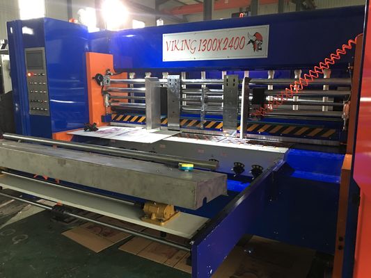 Caja de cartón corrugada de 220V Flexo Printer Impresión de cartón máquina de corte a presión con ranura y corte a presión